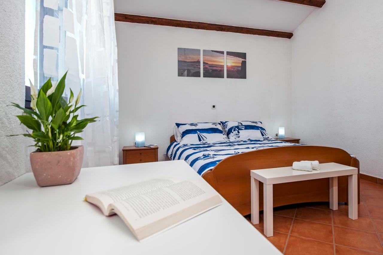 Apartment Bora Rovinj Exterior photo